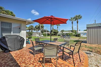 Ormond Beach Home: Screened Porch, Walk to Beach!