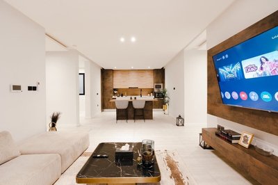 Lovely & Spacious Three Bedroom Flat in Alnarjis