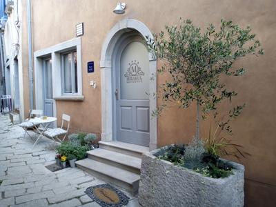Mirakul Residence