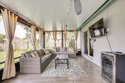 3 Mi to Sawgrass Mills: Home w/ Lanai & Game Area