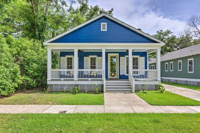 Lovely Mobile Retreat w/ Deck & Front Porch!
