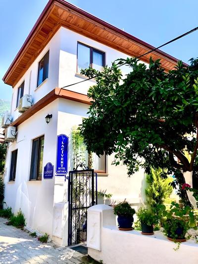 Lacivert Otel Akyaka