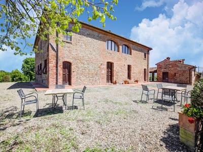 Apartment in Peccioli With Pool and Wine Tasting