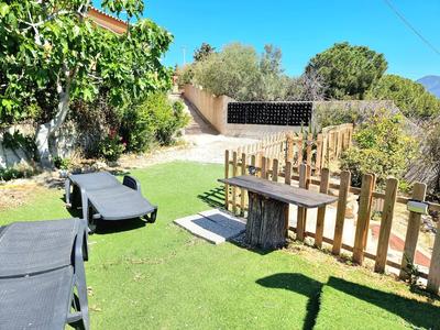 Stylish Home With Views, 4 min Walk to the Beach!!