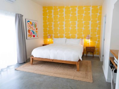 Deluxe Room, 1 King Bed, Kitchen, Pool View