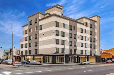 Van Wyck Hotel & Suites Near JFK Airport