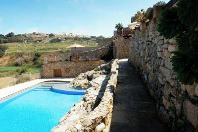 Villeleynah Amazing Gozitan Villa + Pool