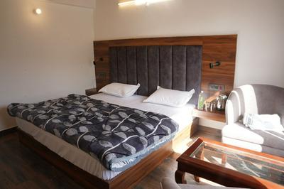 The Oak & Lake View Resort