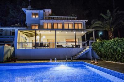 Sani Seaside Luxury-private Pool Retreat for 21ppl