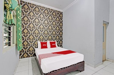 OYO 92287 Hotel Aji Mantoro