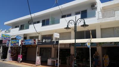 Ria's Deluxe Apartments