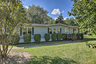 Charming Burdett Home With Grill, Gazebo + Yard