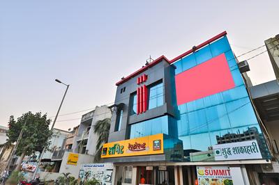 OYO 22419 Hotel Summit