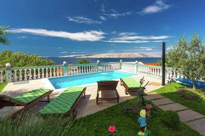 Adorable Home With Swimming Pool and sea View