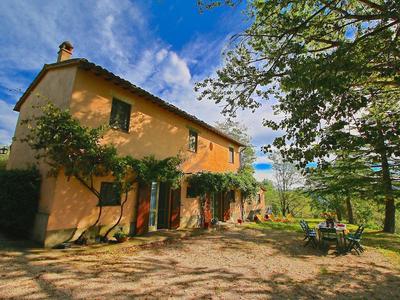 Tranquil Haven in Todi Countryside