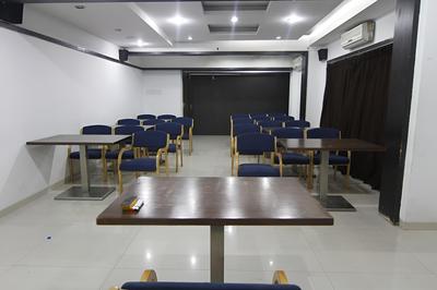 Fabhotel Lakme Executive FC Road