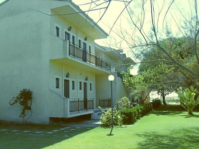 Kantas Beachfront Studios