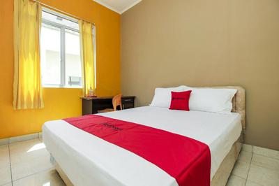 RedDoorz near RSUP Prof. Kandou Manado