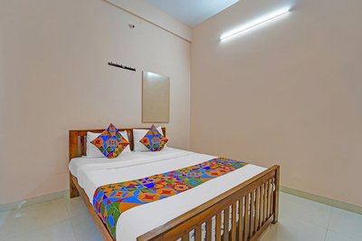 Fabhotel Praneeth Residency
