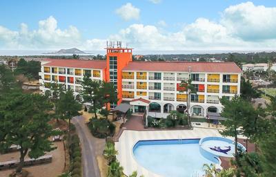 Whinstone Hotel and Resort