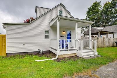 Walk to Beach: Hampton Home w/ Grill!