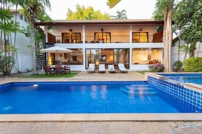 CoconutPalmsJacuzzipoolhugeproperty v136