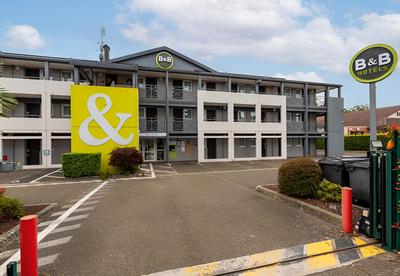 B&B HOTEL CHARTRES Le Forum (1)