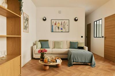 Lavie Maison Central Marais AC Hot Tub