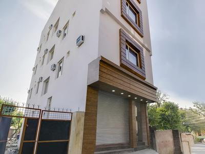 OYO 17006 Hotel Girnar