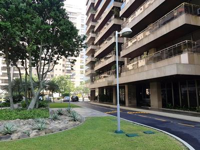 Apartamento em Cond de Luxo em Sao Conrado