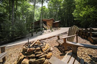 Fire Pit & Views: Highlands-cashiers Area Cabin!