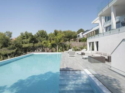 Luxurious Panoramic Spa Villa