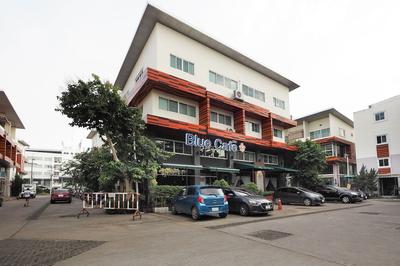 OYO 995 Blue Cafe Apartment