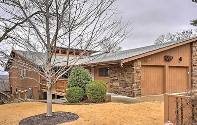 Beautiful Central Fayetteville Townhome w/ Views!
