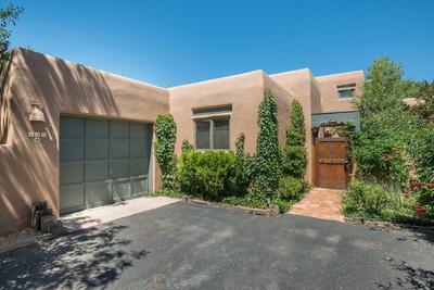 Alegre - Darling Vacation Home, Kiva Fireplace, Walk to the Plaza