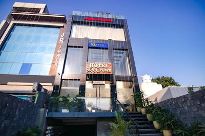 Fabhotel Prime K9 Crown