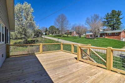 Modern Retreat Near Smoky Mtns & Asheville!