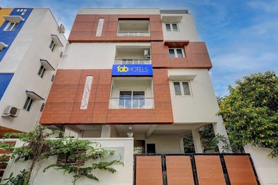 Fabhotel Pavis Inn