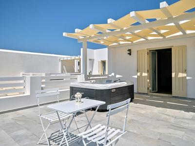 Naoussa Fishes Suite - Blue Grey Getaway