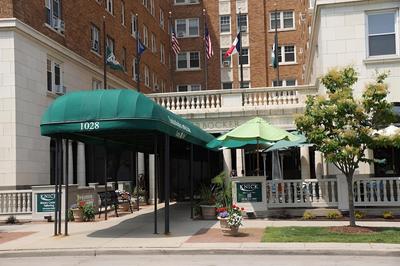 The Knickerbocker on the Lake