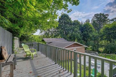 Fire Pit & Mountain Views: Quiet Sparta Getaway