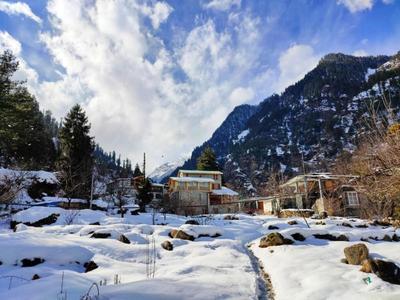 Goroomgo The Crazy Indian  Manali