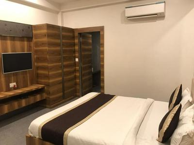 Divya Hotel & Restaurant