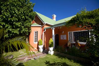 33 South Backpackers