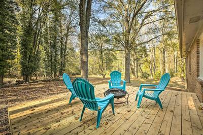 Acworth Retreat w/ Fireplace + Deck, 2 Mi to Lake!