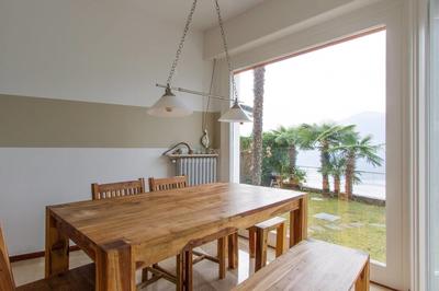 Stunning Lakeside Villa With Direct Lake Access, Mooring, Near Restaurant, Wifi, BBQ