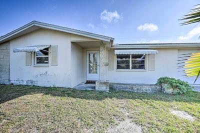 Cozy Holiday Home w/ Yard ~ 5 Mi to Beach!