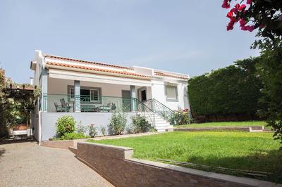 Deluxe 3 Bd House near Lagonisi w Garden