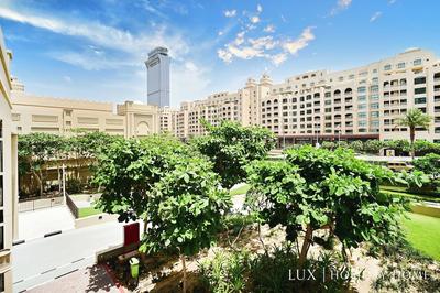 LUX  The Elegant Fairmont Palm Suite