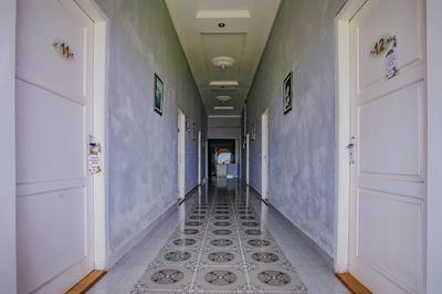 Super OYO 90072 Apri Inn Syariah